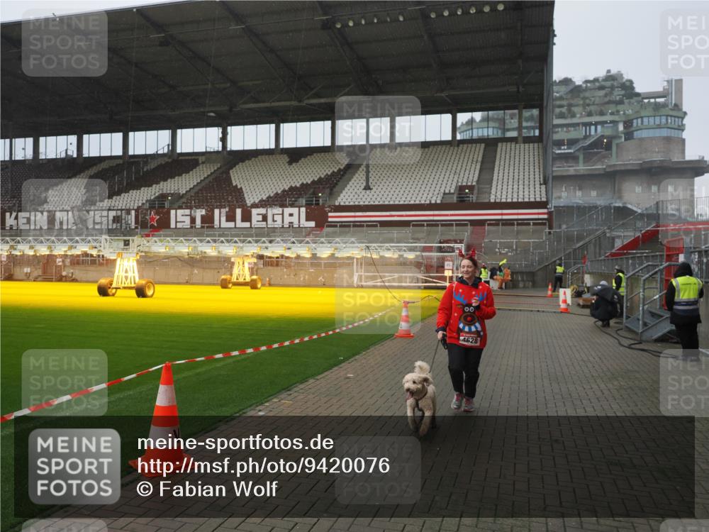 07.12.2025 - St. Pauli X-Mass-Run No. 15 Fabian Wolf http://msf.ph/oto/9420076 07.12.2025 11:36:31 Ziel 3826, 4628 meine-sportfotos.de