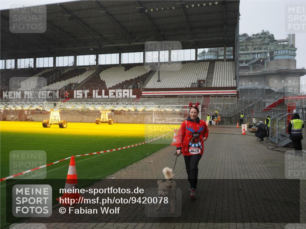 07.12.2025 - St. Pauli X-Mass-Run No. 15 Fabian Wolf http://msf.ph/oto/9420078 07.12.2025 11:36:32 Ziel 3826, 4628 meine-sportfotos.de