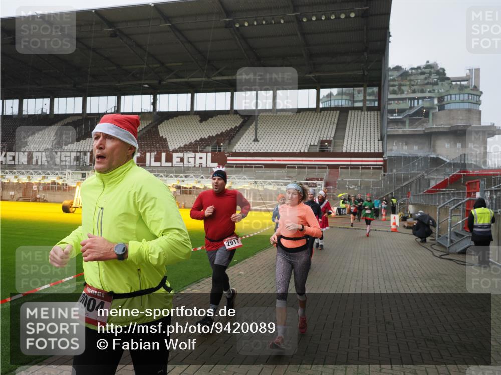 07.12.2025 - St. Pauli X-Mass-Run No. 15 Fabian Wolf http://msf.ph/oto/9420089 07.12.2025 11:36:55 Ziel 1588, 1590, 2004, 2022, 2102, 2405, 2517, 2917 meine-sportfotos.de