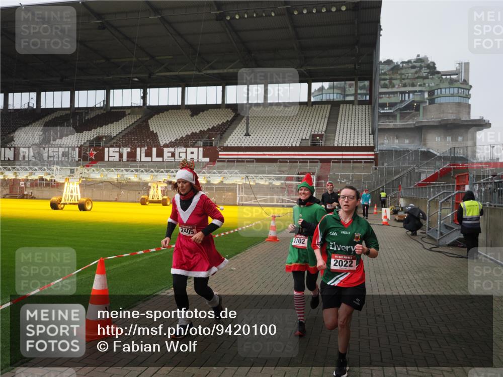 07.12.2025 - St. Pauli X-Mass-Run No. 15 Fabian Wolf http://msf.ph/oto/9420100 07.12.2025 11:37:00 Ziel 484, 991, 1588, 1590, 2004, 2022, 2102, 2279, 2405, 2517, 2917, 3931 meine-sportfotos.de