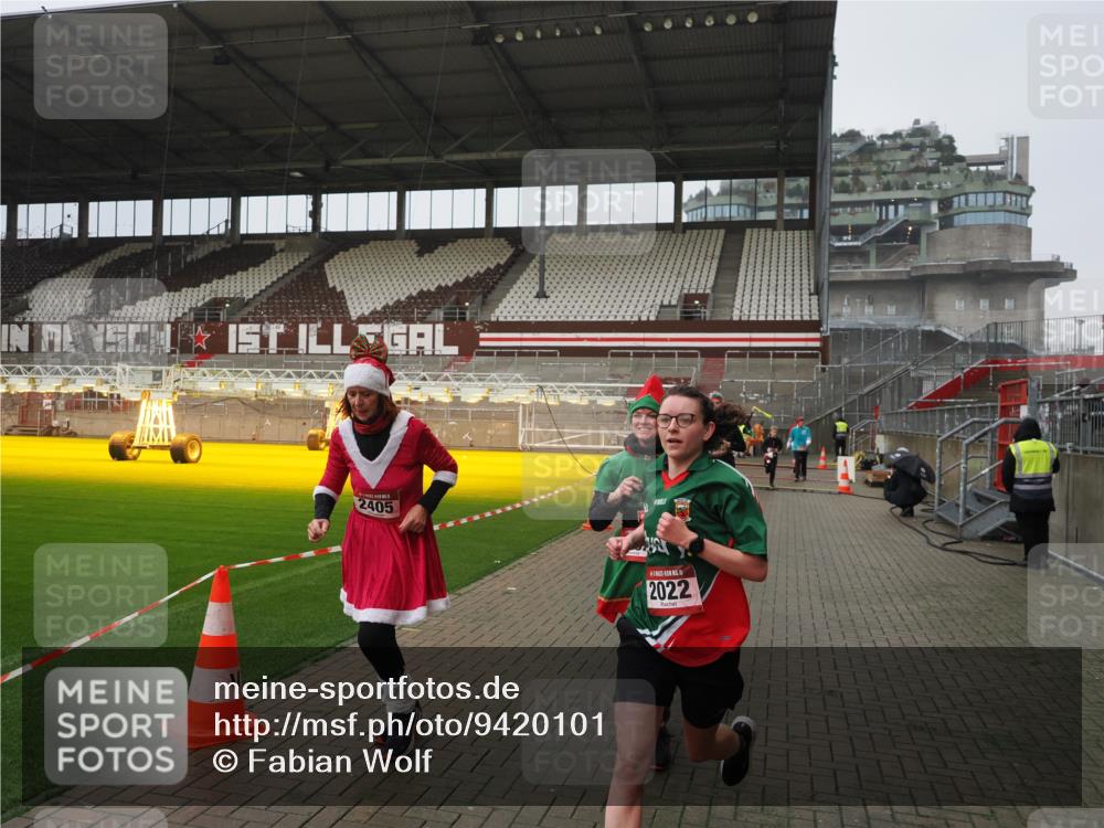 07.12.2025 - St. Pauli X-Mass-Run No. 15 Fabian Wolf http://msf.ph/oto/9420101 07.12.2025 11:37:00 Ziel 484, 991, 1588, 1590, 2004, 2022, 2102, 2279, 2405, 2517, 2917, 3931 meine-sportfotos.de