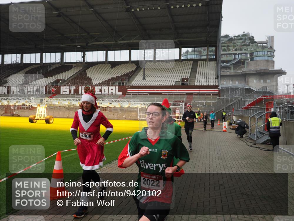 07.12.2025 - St. Pauli X-Mass-Run No. 15 Fabian Wolf http://msf.ph/oto/9420102 07.12.2025 11:37:00 Ziel 484, 991, 1588, 1590, 2004, 2022, 2102, 2279, 2405, 2517, 2917, 3931 meine-sportfotos.de