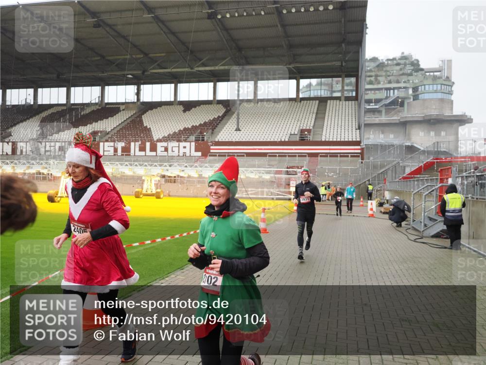 07.12.2025 - St. Pauli X-Mass-Run No. 15 Fabian Wolf http://msf.ph/oto/9420104 07.12.2025 11:37:00 Ziel 484, 991, 1588, 1590, 2004, 2022, 2102, 2279, 2405, 2517, 2917, 3931 meine-sportfotos.de