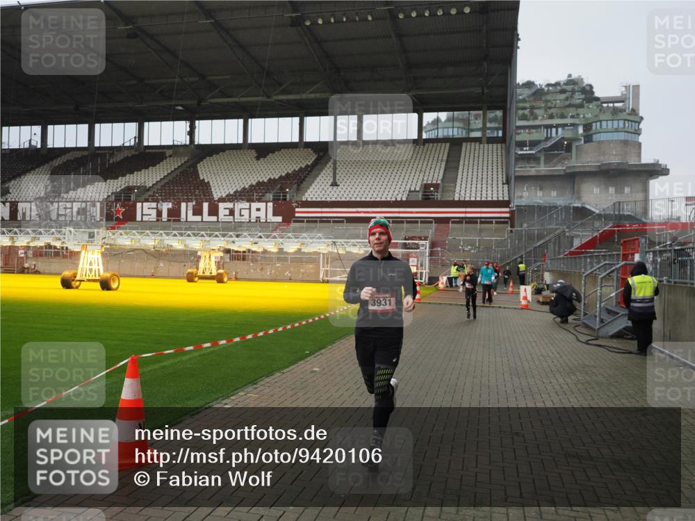 07.12.2025 - St. Pauli X-Mass-Run No. 15 Fabian Wolf http://msf.ph/oto/9420106 07.12.2025 11:37:01 Ziel 484, 991, 1588, 1590, 2004, 2022, 2102, 2279, 2405, 2517, 2917, 3931 meine-sportfotos.de