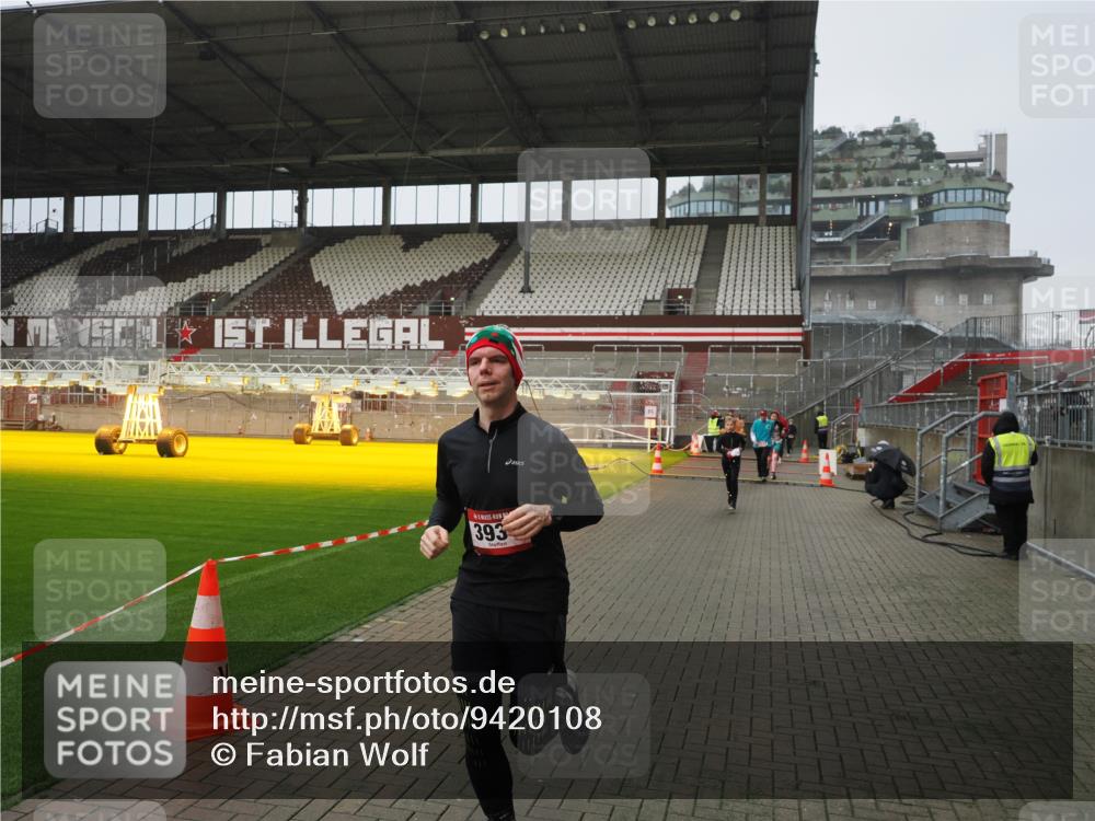 07.12.2025 - St. Pauli X-Mass-Run No. 15 Fabian Wolf http://msf.ph/oto/9420108 07.12.2025 11:37:02 Ziel 484, 991, 1588, 1590, 2004, 2022, 2102, 2279, 2405, 2517, 2686, 2917, 3931 meine-sportfotos.de