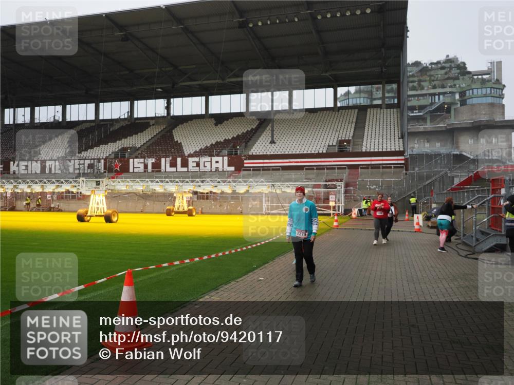 07.12.2025 - St. Pauli X-Mass-Run No. 15 Fabian Wolf http://msf.ph/oto/9420117 07.12.2025 11:37:09 Ziel 484, 991, 1280, 2022, 2102, 2153, 2279, 2686, 3931 meine-sportfotos.de