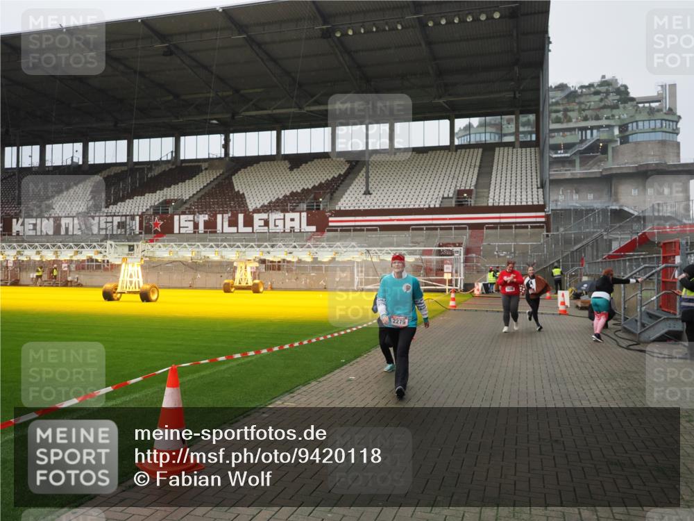 07.12.2025 - St. Pauli X-Mass-Run No. 15 Fabian Wolf http://msf.ph/oto/9420118 07.12.2025 11:37:09 Ziel 484, 991, 1280, 2022, 2102, 2153, 2279, 2686, 3931 meine-sportfotos.de
