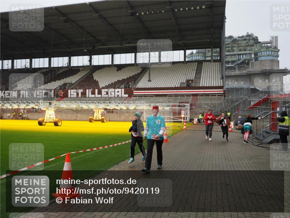 07.12.2025 - St. Pauli X-Mass-Run No. 15 Fabian Wolf http://msf.ph/oto/9420119 07.12.2025 11:37:10 Ziel 484, 991, 1280, 2022, 2102, 2153, 2279, 2686, 3931 meine-sportfotos.de
