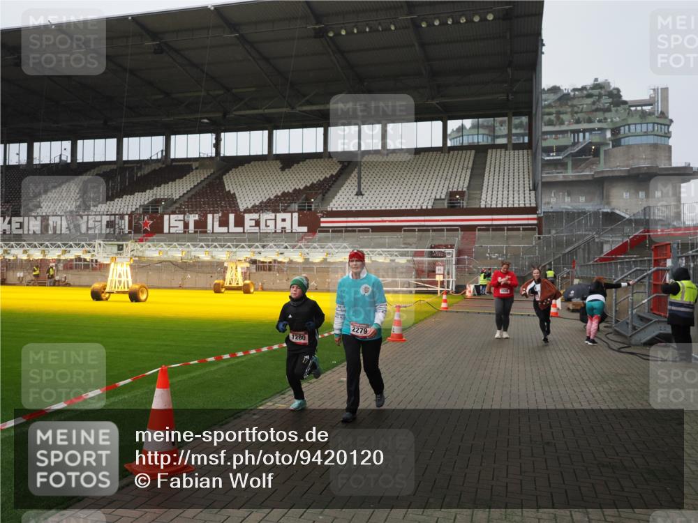 07.12.2025 - St. Pauli X-Mass-Run No. 15 Fabian Wolf http://msf.ph/oto/9420120 07.12.2025 11:37:10 Ziel 484, 991, 1280, 2022, 2102, 2153, 2279, 2686, 3931 meine-sportfotos.de