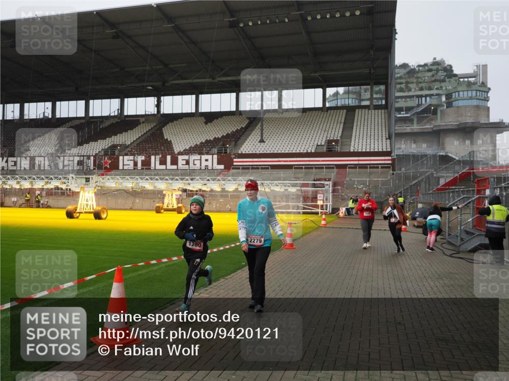 07.12.2025 - St. Pauli X-Mass-Run No. 15 Fabian Wolf http://msf.ph/oto/9420121 07.12.2025 11:37:10 Ziel 484, 991, 1280, 2022, 2102, 2153, 2279, 2686, 3931 meine-sportfotos.de
