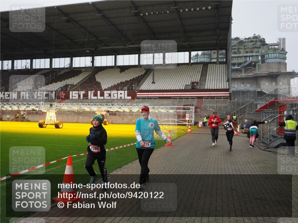 07.12.2025 - St. Pauli X-Mass-Run No. 15 Fabian Wolf http://msf.ph/oto/9420122 07.12.2025 11:37:11 Ziel 484, 991, 1280, 2022, 2102, 2153, 2279, 2686, 3931 meine-sportfotos.de