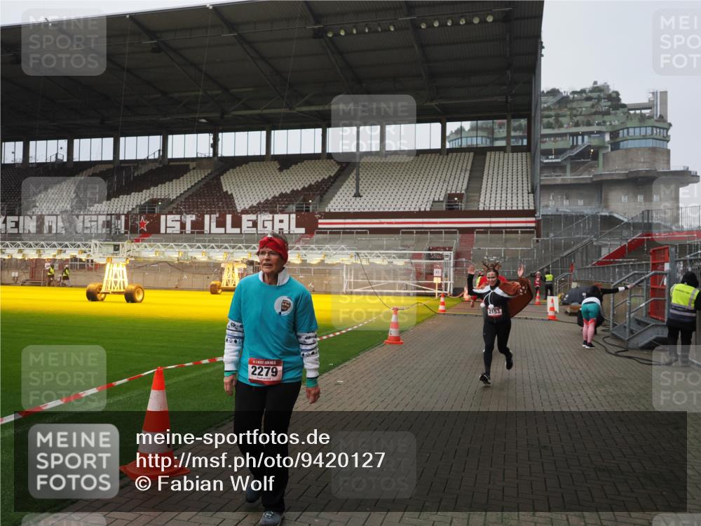 07.12.2025 - St. Pauli X-Mass-Run No. 15 Fabian Wolf http://msf.ph/oto/9420127 07.12.2025 11:37:12 Ziel 484, 991, 1280, 2022, 2102, 2153, 2279, 2686, 3931 meine-sportfotos.de