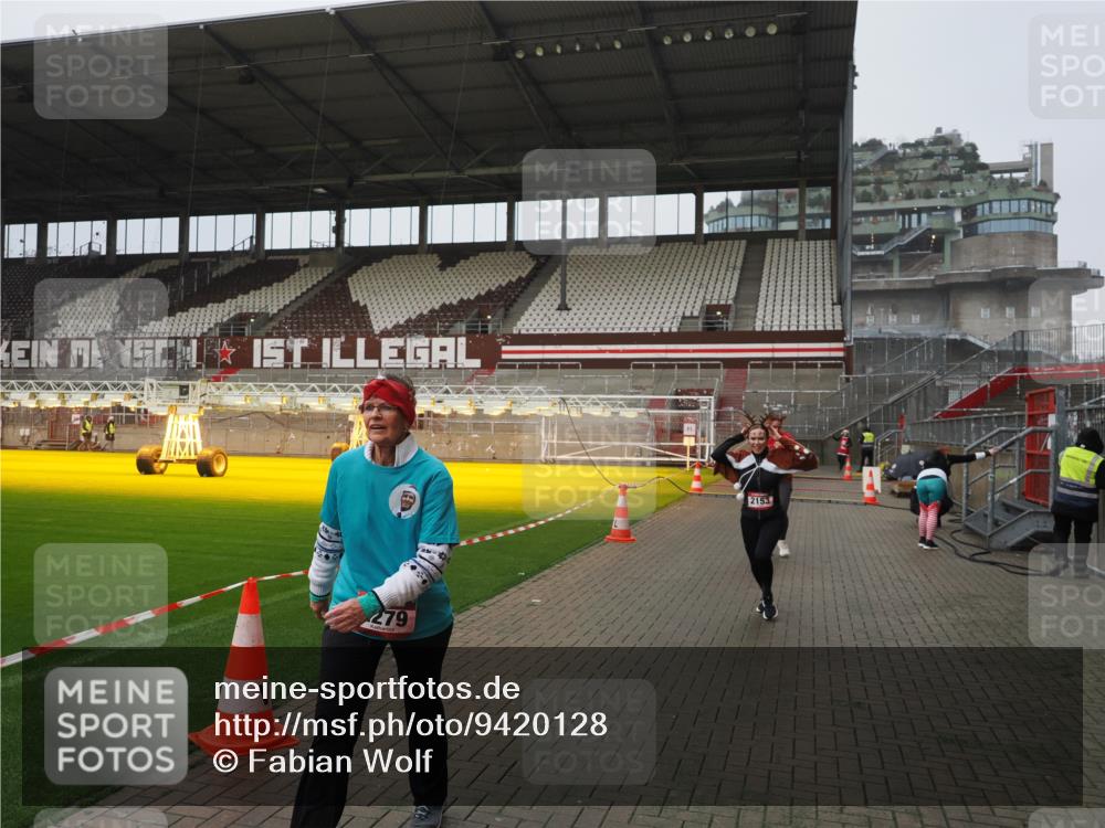 07.12.2025 - St. Pauli X-Mass-Run No. 15 Fabian Wolf http://msf.ph/oto/9420128 07.12.2025 11:37:12 Ziel 484, 991, 1280, 2022, 2102, 2153, 2279, 2686, 3931 meine-sportfotos.de
