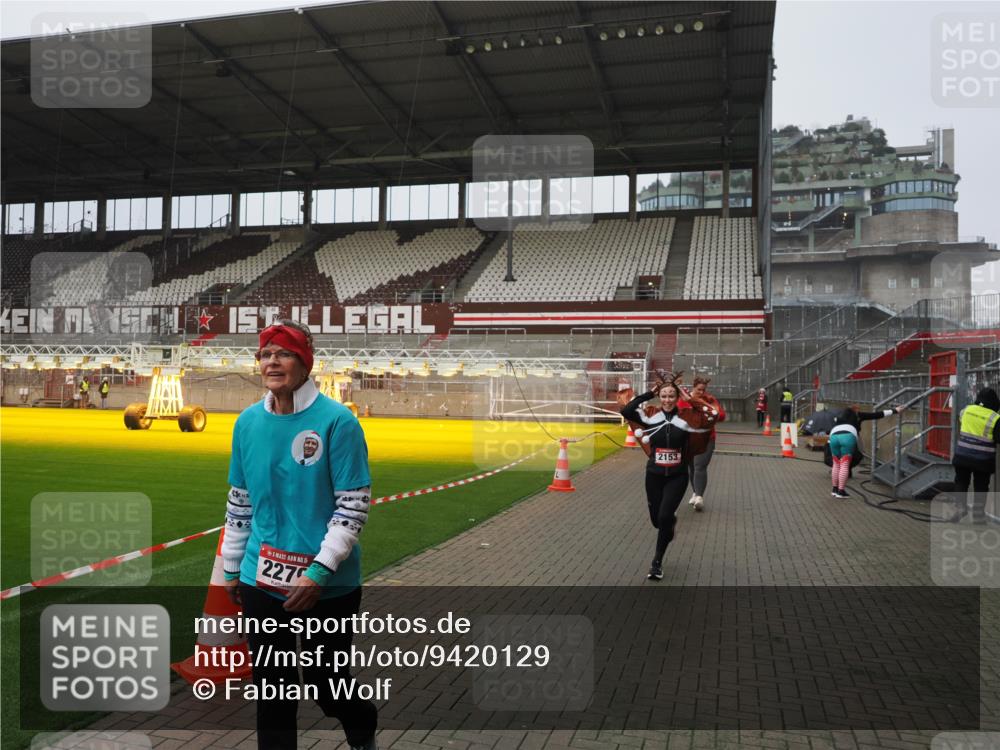 07.12.2025 - St. Pauli X-Mass-Run No. 15 Fabian Wolf http://msf.ph/oto/9420129 07.12.2025 11:37:12 Ziel 484, 991, 1280, 2022, 2102, 2153, 2279, 2686, 3931 meine-sportfotos.de