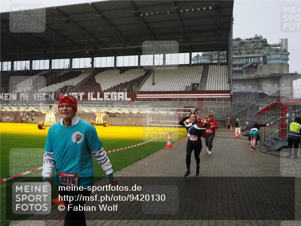 07.12.2025 - St. Pauli X-Mass-Run No. 15 Fabian Wolf http://msf.ph/oto/9420130 07.12.2025 11:37:12 Ziel 484, 991, 1280, 2022, 2102, 2153, 2279, 2686, 3931 meine-sportfotos.de
