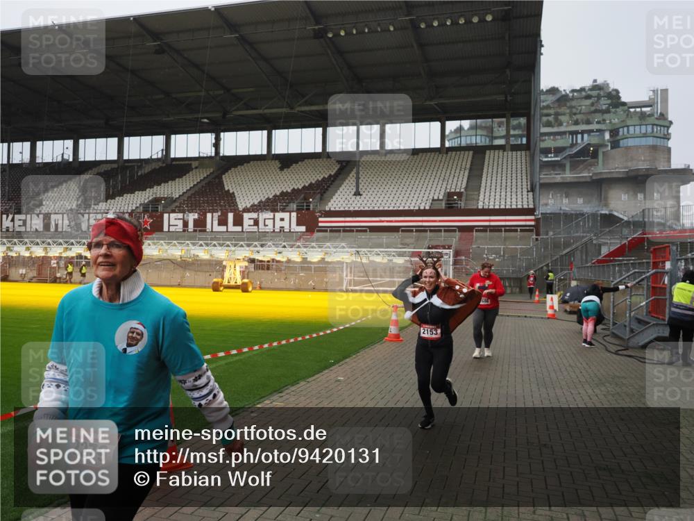 07.12.2025 - St. Pauli X-Mass-Run No. 15 Fabian Wolf http://msf.ph/oto/9420131 07.12.2025 11:37:12 Ziel 484, 991, 1280, 2022, 2102, 2153, 2279, 2686, 3931 meine-sportfotos.de