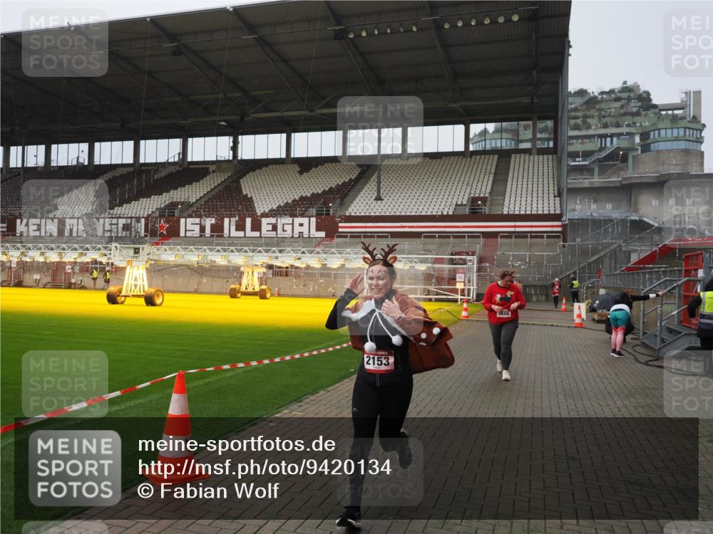 07.12.2025 - St. Pauli X-Mass-Run No. 15 Fabian Wolf http://msf.ph/oto/9420134 07.12.2025 11:37:13 Ziel 484, 991, 1280, 2022, 2153, 2279, 2686, 3931 meine-sportfotos.de