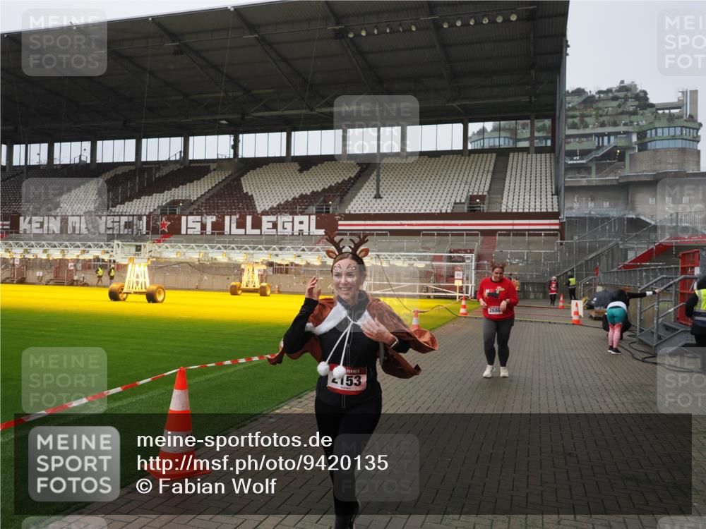 07.12.2025 - St. Pauli X-Mass-Run No. 15 Fabian Wolf http://msf.ph/oto/9420135 07.12.2025 11:37:13 Ziel 484, 991, 1280, 2022, 2153, 2279, 2686, 3931 meine-sportfotos.de