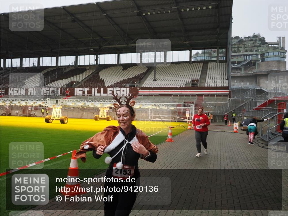 07.12.2025 - St. Pauli X-Mass-Run No. 15 Fabian Wolf http://msf.ph/oto/9420136 07.12.2025 11:37:13 Ziel 484, 991, 1280, 2022, 2153, 2279, 2686, 3931 meine-sportfotos.de