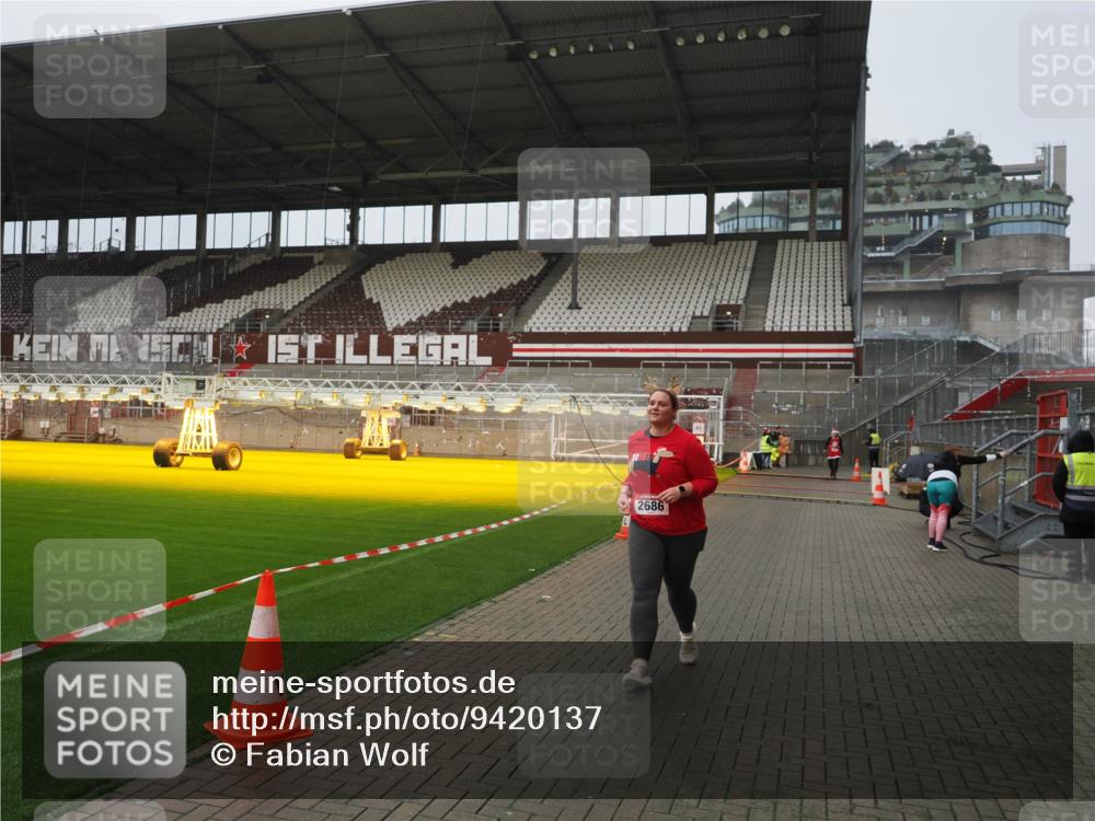 07.12.2025 - St. Pauli X-Mass-Run No. 15 Fabian Wolf http://msf.ph/oto/9420137 07.12.2025 11:37:15 Ziel 484, 991, 1280, 2153, 2279, 2686, 3931 meine-sportfotos.de