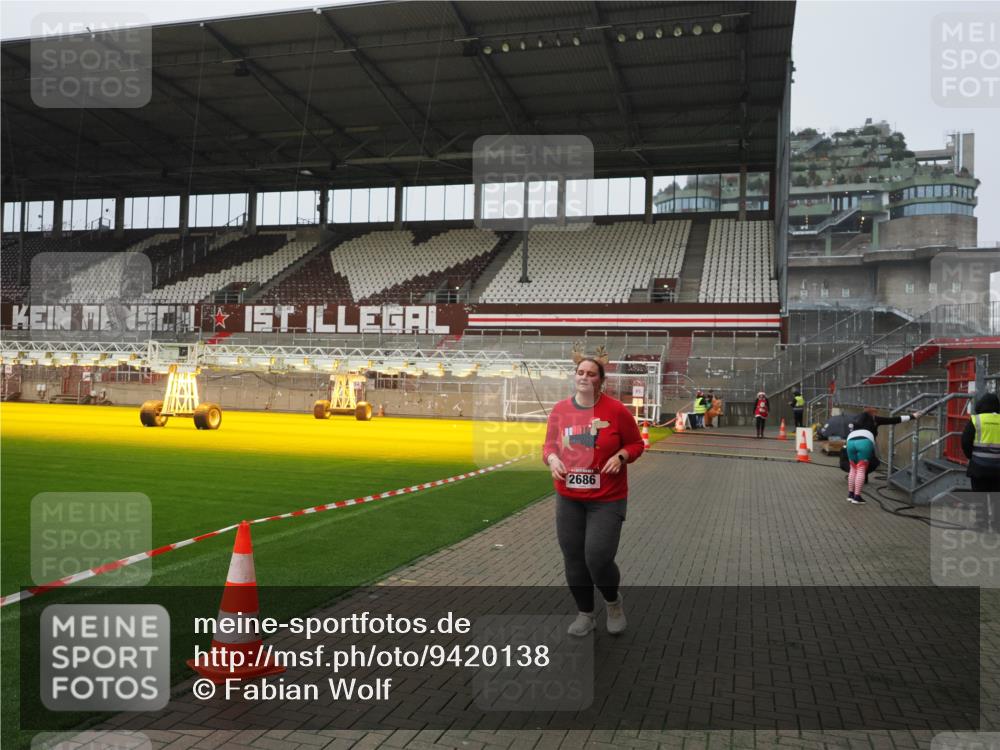 07.12.2025 - St. Pauli X-Mass-Run No. 15 Fabian Wolf http://msf.ph/oto/9420138 07.12.2025 11:37:15 Ziel 484, 991, 1280, 2153, 2279, 2686, 3931 meine-sportfotos.de