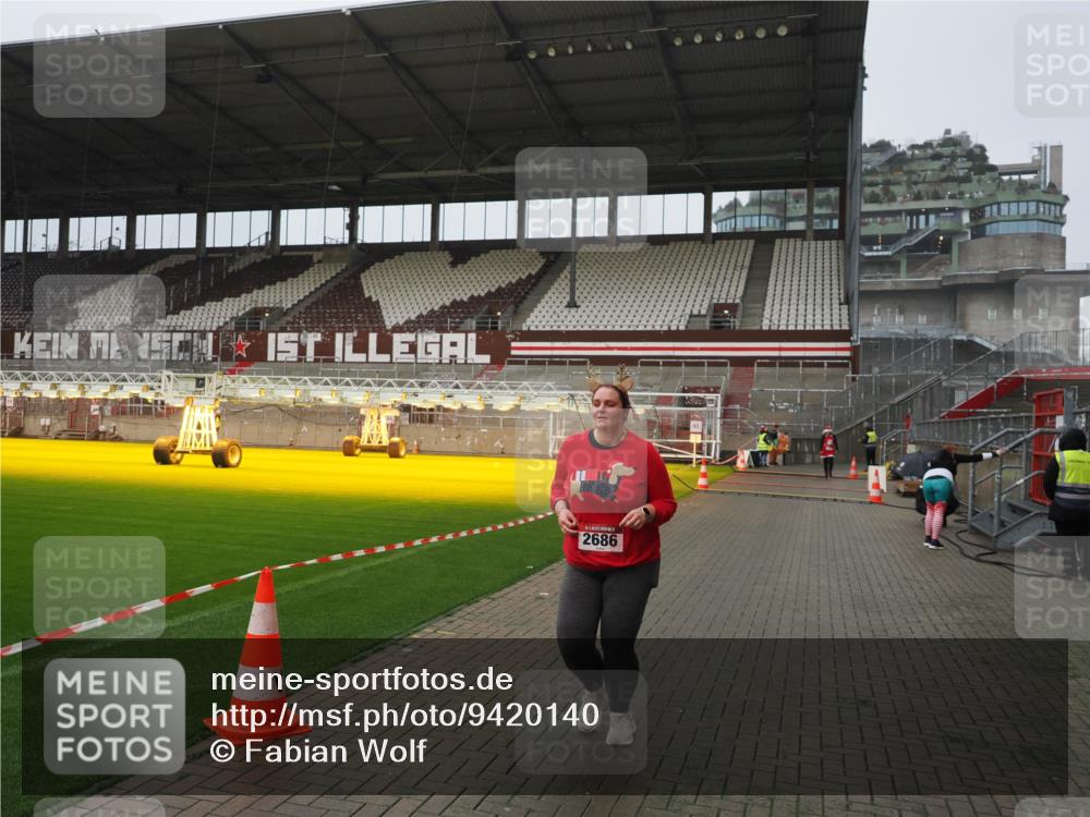 07.12.2025 - St. Pauli X-Mass-Run No. 15 Fabian Wolf http://msf.ph/oto/9420140 07.12.2025 11:37:16 Ziel 484, 991, 1280, 2153, 2279, 2686, 3931 meine-sportfotos.de