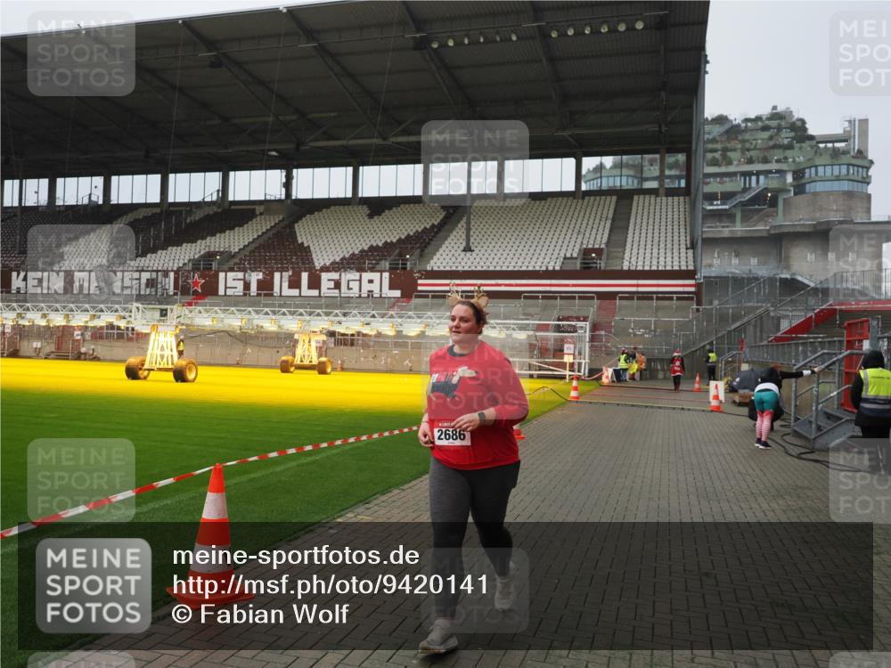 07.12.2025 - St. Pauli X-Mass-Run No. 15 Fabian Wolf http://msf.ph/oto/9420141 07.12.2025 11:37:16 Ziel 484, 991, 1280, 2153, 2279, 2686, 3931 meine-sportfotos.de