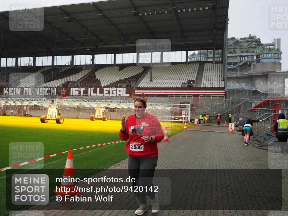 07.12.2025 - St. Pauli X-Mass-Run No. 15 Fabian Wolf http://msf.ph/oto/9420142 07.12.2025 11:37:16 Ziel 484, 991, 1280, 2153, 2279, 2686, 3931 meine-sportfotos.de