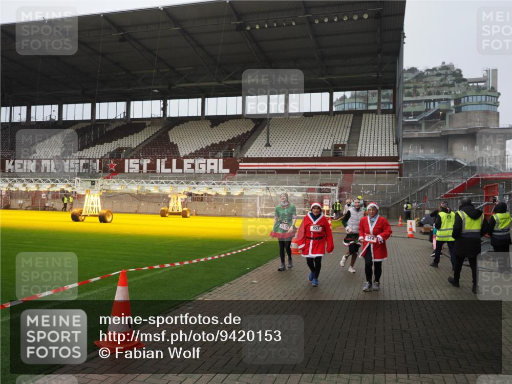 07.12.2025 - St. Pauli X-Mass-Run No. 15 Fabian Wolf http://msf.ph/oto/9420153 07.12.2025 11:37:36 Ziel 544, 857, 1154, 1156, 2810, 3916 meine-sportfotos.de