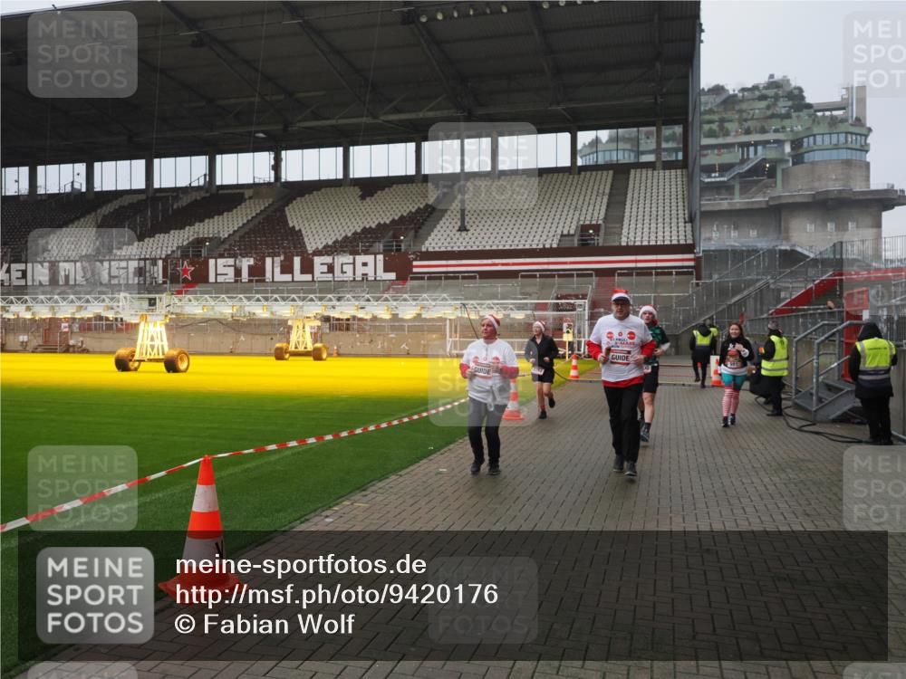 07.12.2025 - St. Pauli X-Mass-Run No. 15 Fabian Wolf http://msf.ph/oto/9420176 07.12.2025 11:37:50 Ziel 617, 1154, 1156, 3000, 3059, 3358 meine-sportfotos.de