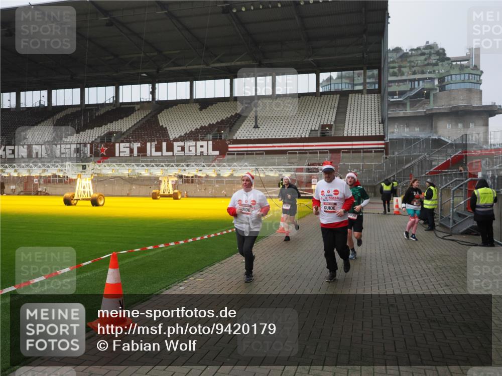 07.12.2025 - St. Pauli X-Mass-Run No. 15 Fabian Wolf http://msf.ph/oto/9420179 07.12.2025 11:37:51 Ziel 617, 1154, 1156, 3000, 3059, 3358 meine-sportfotos.de