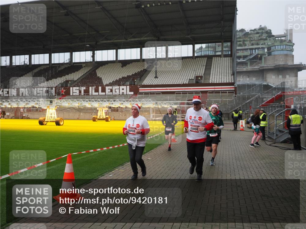 07.12.2025 - St. Pauli X-Mass-Run No. 15 Fabian Wolf http://msf.ph/oto/9420181 07.12.2025 11:37:51 Ziel 617, 1154, 1156, 3000, 3059, 3358 meine-sportfotos.de