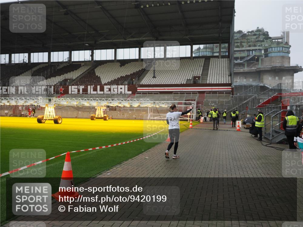 07.12.2025 - St. Pauli X-Mass-Run No. 15 Fabian Wolf http://msf.ph/oto/9420199 07.12.2025 11:37:56 Ziel 307, 617, 3000, 3059, 3358 meine-sportfotos.de