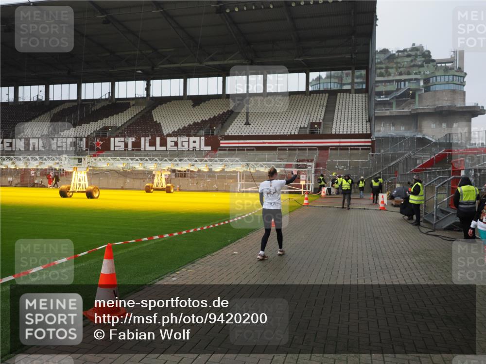 07.12.2025 - St. Pauli X-Mass-Run No. 15 Fabian Wolf http://msf.ph/oto/9420200 07.12.2025 11:37:56 Ziel 307, 617, 3000, 3059, 3358 meine-sportfotos.de