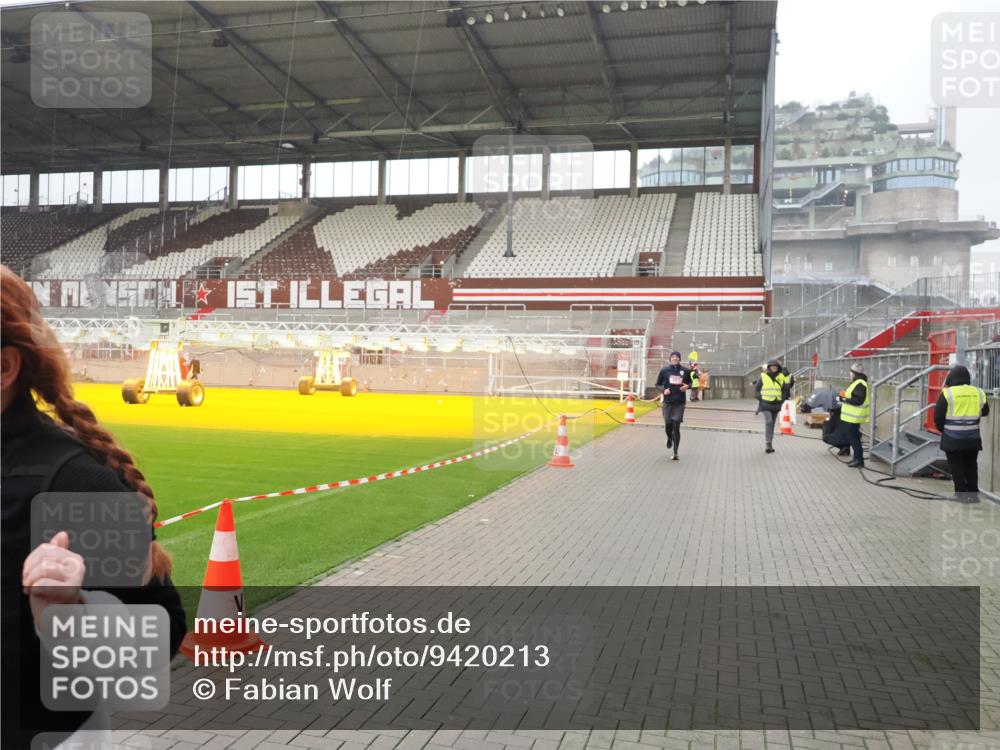 07.12.2025 - St. Pauli X-Mass-Run No. 15 Fabian Wolf http://msf.ph/oto/9420213 07.12.2025 11:38:00 Ziel 307, 617, 3000, 3059, 3358 meine-sportfotos.de