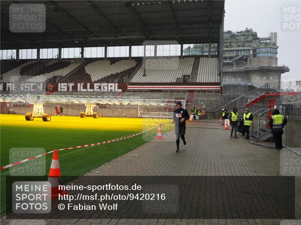 07.12.2025 - St. Pauli X-Mass-Run No. 15 Fabian Wolf http://msf.ph/oto/9420216 07.12.2025 11:38:01 Ziel 307, 617, 3000, 3059, 3358 meine-sportfotos.de