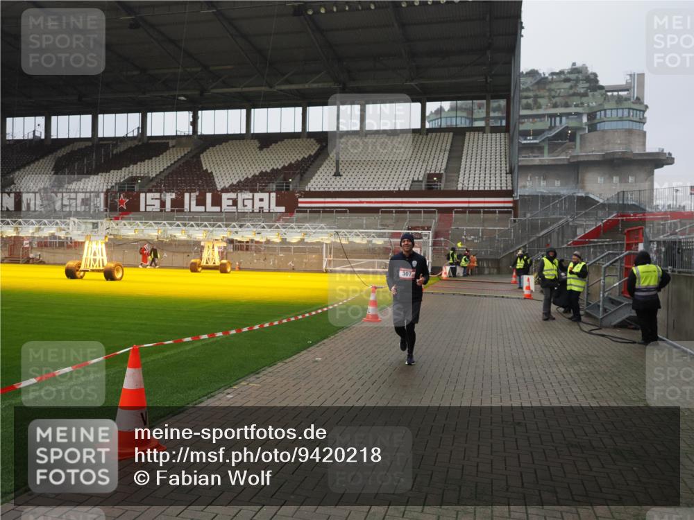 07.12.2025 - St. Pauli X-Mass-Run No. 15 Fabian Wolf http://msf.ph/oto/9420218 07.12.2025 11:38:02 Ziel 307, 617, 3000, 3059, 3358 meine-sportfotos.de
