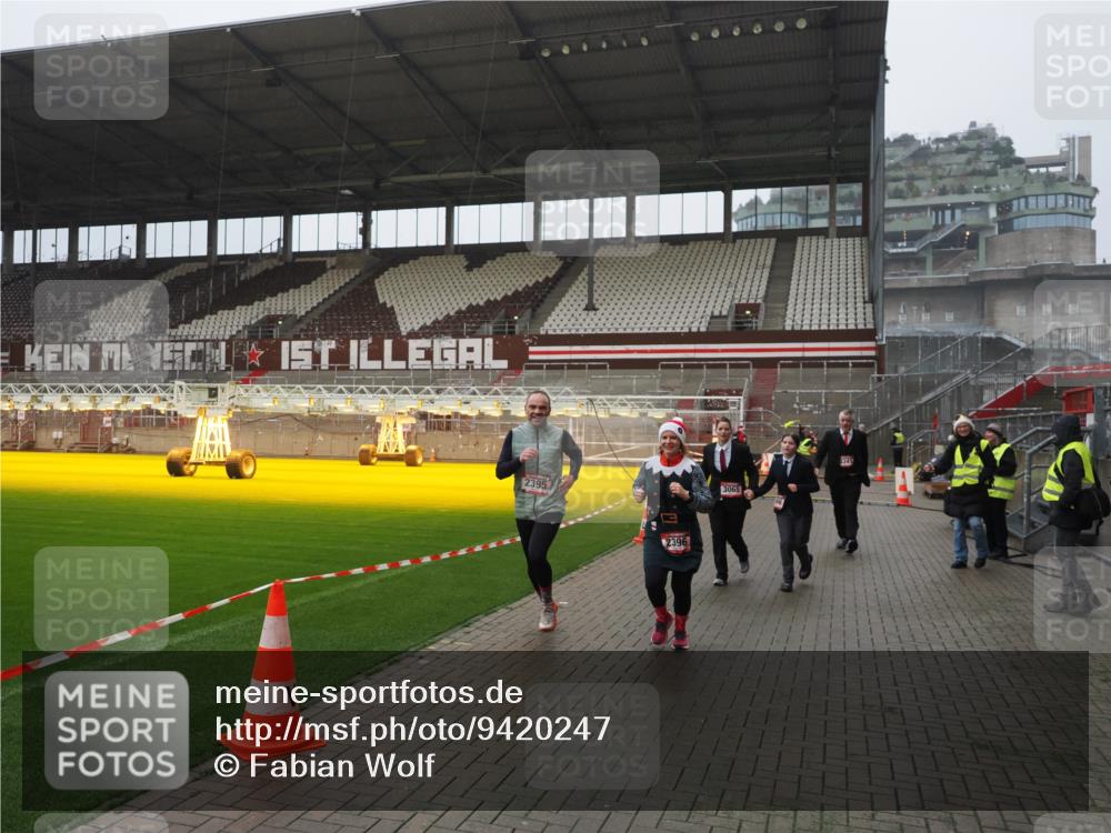 07.12.2025 - St. Pauli X-Mass-Run No. 15 Fabian Wolf http://msf.ph/oto/9420247 07.12.2025 11:38:17 Ziel 2395, 2396, 2715, 3065, 3066, 3341, 3762, 3765 meine-sportfotos.de
