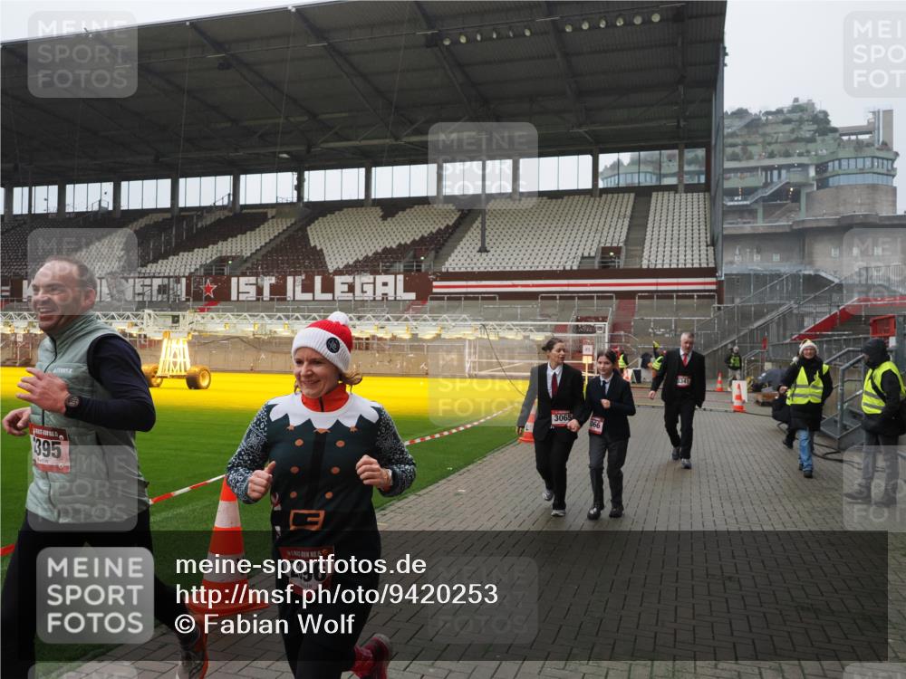07.12.2025 - St. Pauli X-Mass-Run No. 15 Fabian Wolf http://msf.ph/oto/9420253 07.12.2025 11:38:18 Ziel 2395, 2396, 2715, 3065, 3066, 3341, 3762, 3765 meine-sportfotos.de