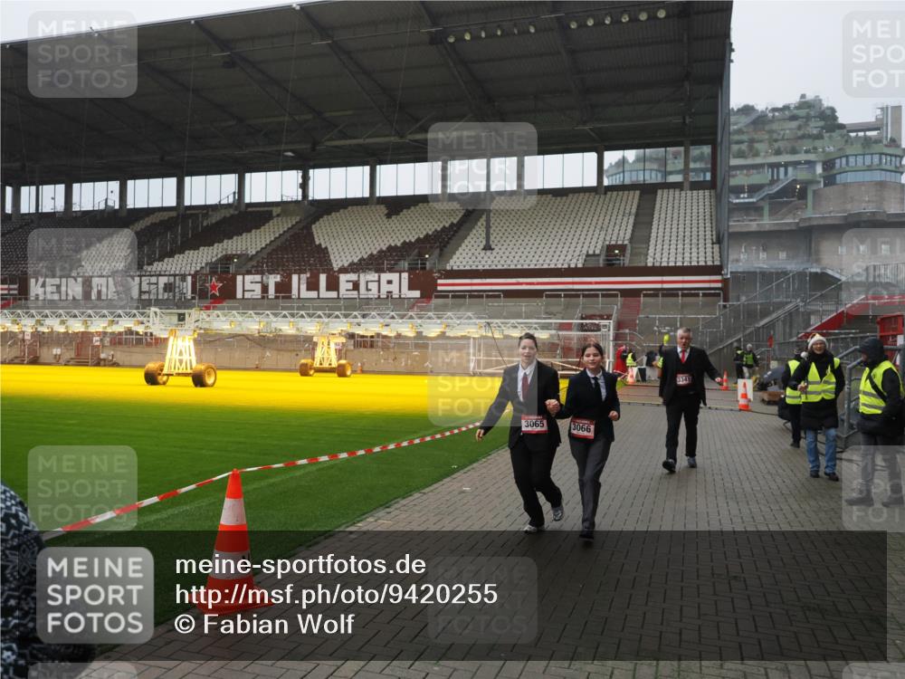 07.12.2025 - St. Pauli X-Mass-Run No. 15 Fabian Wolf http://msf.ph/oto/9420255 07.12.2025 11:38:18 Ziel 2395, 2396, 2715, 3065, 3066, 3341, 3762, 3765 meine-sportfotos.de