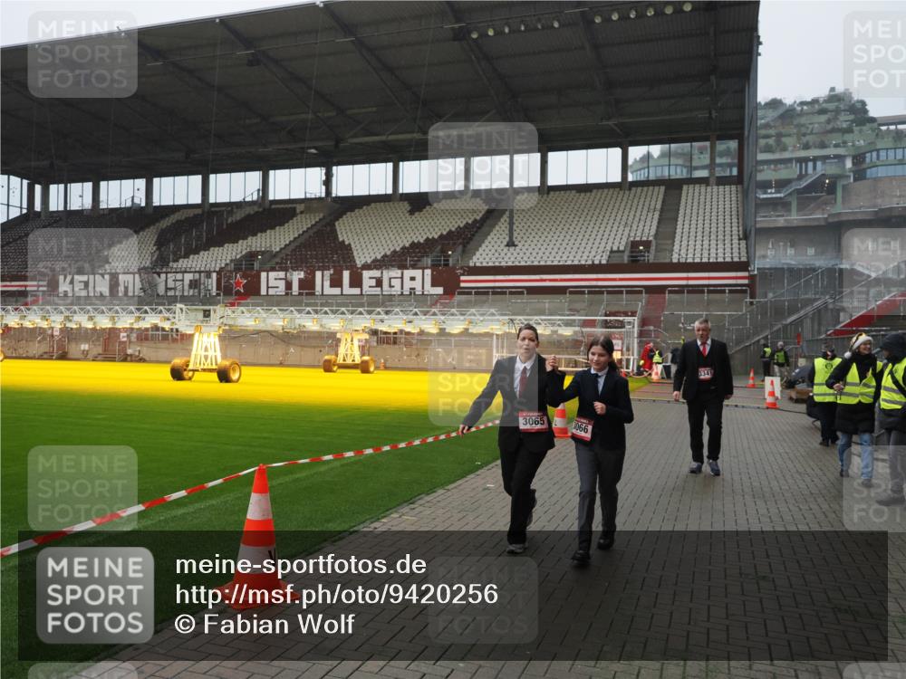 07.12.2025 - St. Pauli X-Mass-Run No. 15 Fabian Wolf http://msf.ph/oto/9420256 07.12.2025 11:38:19 Ziel 2395, 2396, 2715, 3065, 3066, 3341, 3762, 3765 meine-sportfotos.de