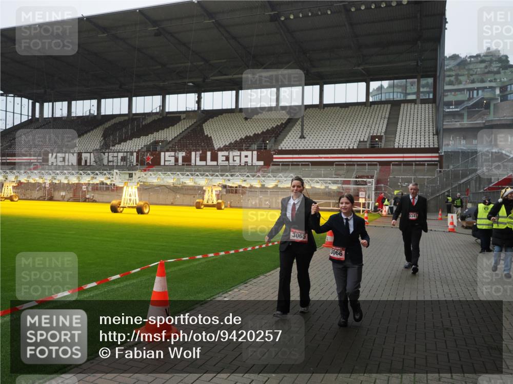 07.12.2025 - St. Pauli X-Mass-Run No. 15 Fabian Wolf http://msf.ph/oto/9420257 07.12.2025 11:38:19 Ziel 2395, 2396, 2715, 3065, 3066, 3341, 3762, 3765 meine-sportfotos.de