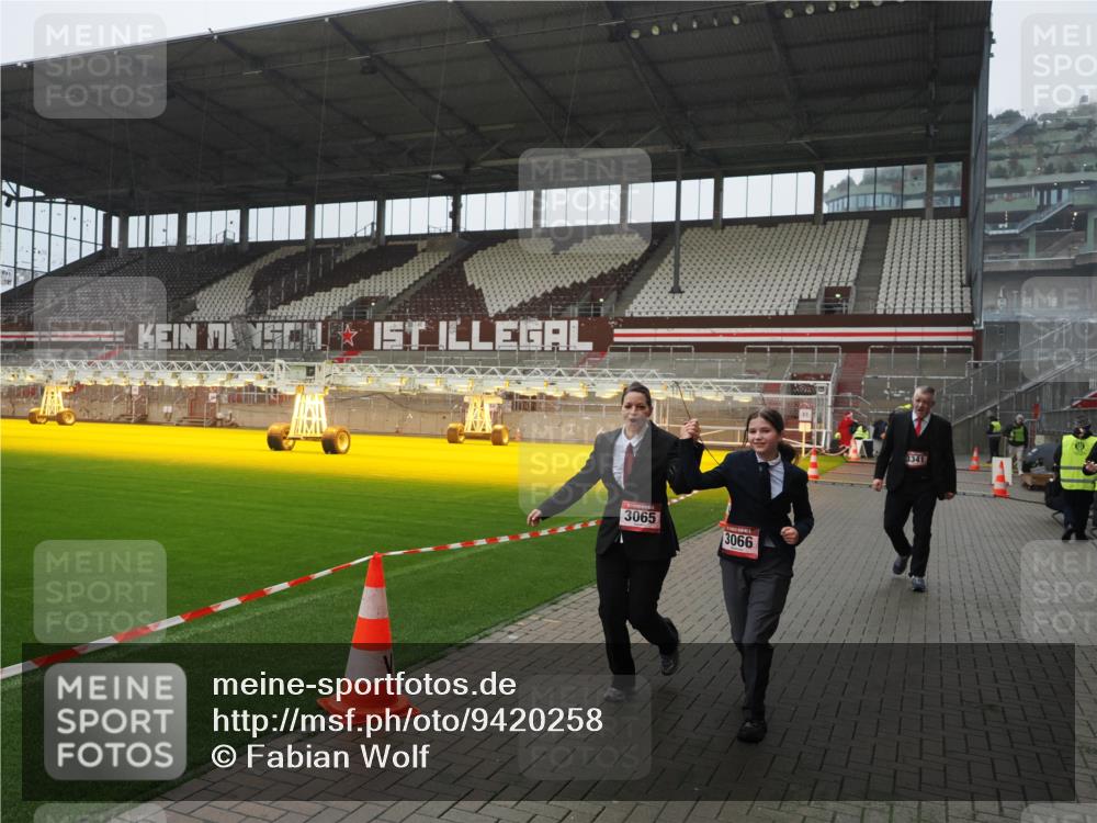 07.12.2025 - St. Pauli X-Mass-Run No. 15 Fabian Wolf http://msf.ph/oto/9420258 07.12.2025 11:38:19 Ziel 2395, 2396, 2715, 3065, 3066, 3341, 3762, 3765 meine-sportfotos.de