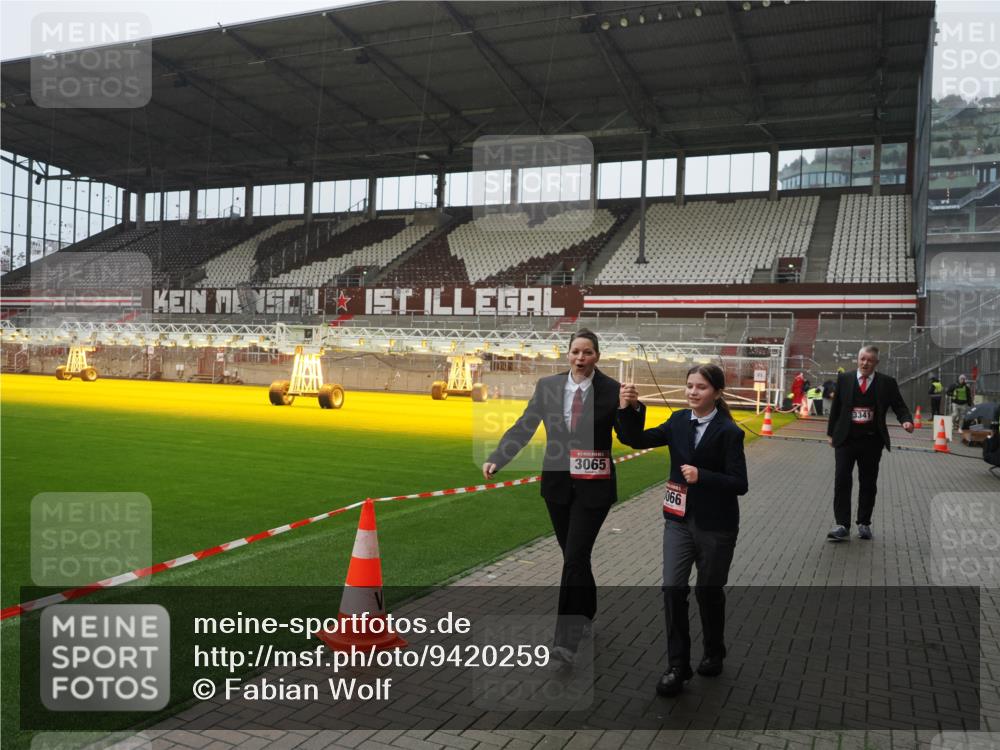 07.12.2025 - St. Pauli X-Mass-Run No. 15 Fabian Wolf http://msf.ph/oto/9420259 07.12.2025 11:38:19 Ziel 2395, 2396, 2715, 3065, 3066, 3341, 3762, 3765 meine-sportfotos.de