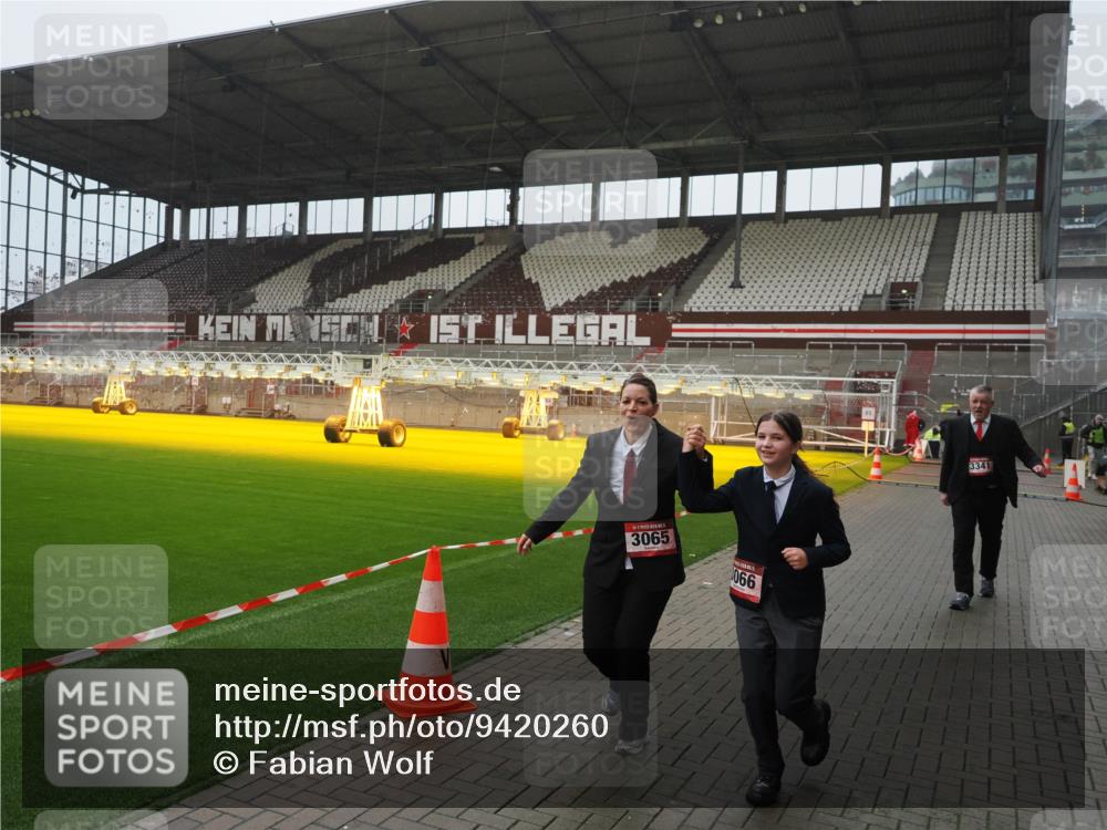 07.12.2025 - St. Pauli X-Mass-Run No. 15 Fabian Wolf http://msf.ph/oto/9420260 07.12.2025 11:38:19 Ziel 2395, 2396, 2715, 3065, 3066, 3341, 3762, 3765 meine-sportfotos.de