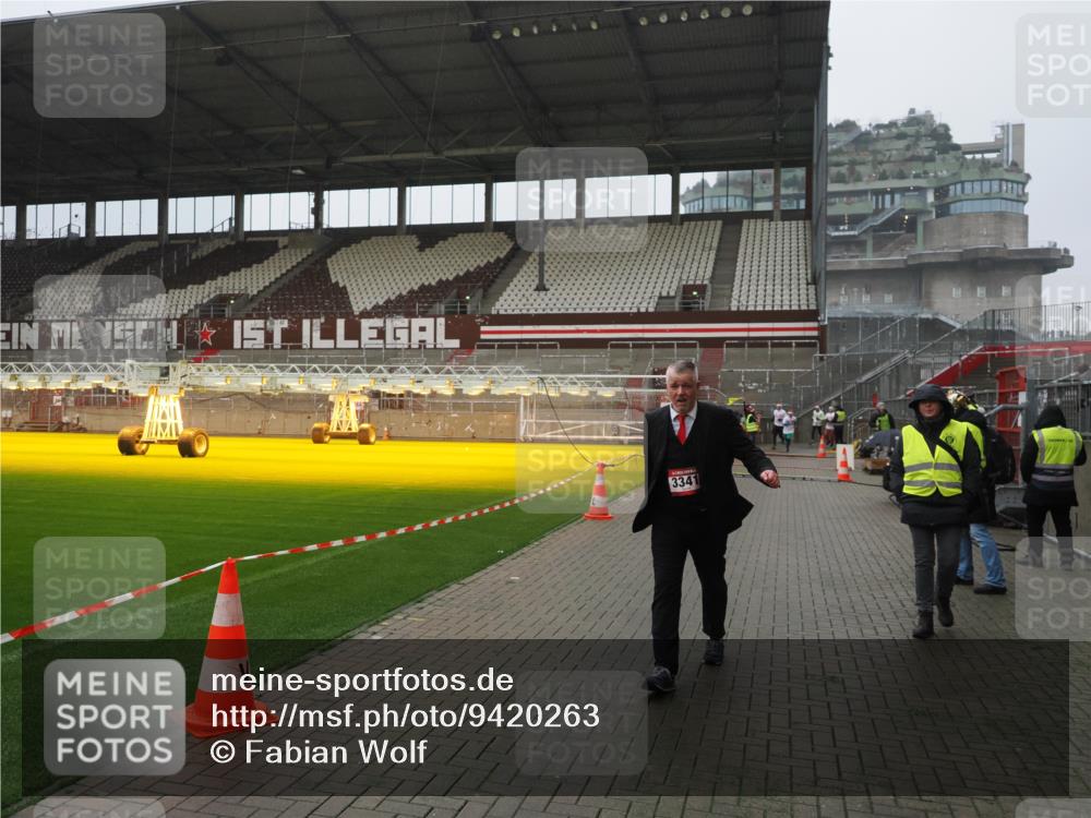 07.12.2025 - St. Pauli X-Mass-Run No. 15 Fabian Wolf http://msf.ph/oto/9420263 07.12.2025 11:38:21 Ziel 2395, 2396, 2715, 3065, 3066, 3341, 3762, 3765 meine-sportfotos.de