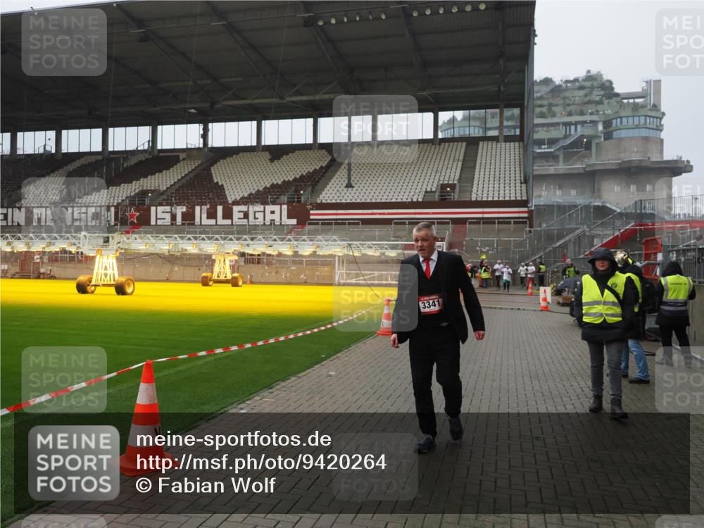 07.12.2025 - St. Pauli X-Mass-Run No. 15 Fabian Wolf http://msf.ph/oto/9420264 07.12.2025 11:38:22 Ziel 2395, 2396, 2715, 3065, 3066, 3341, 3762, 3765 meine-sportfotos.de