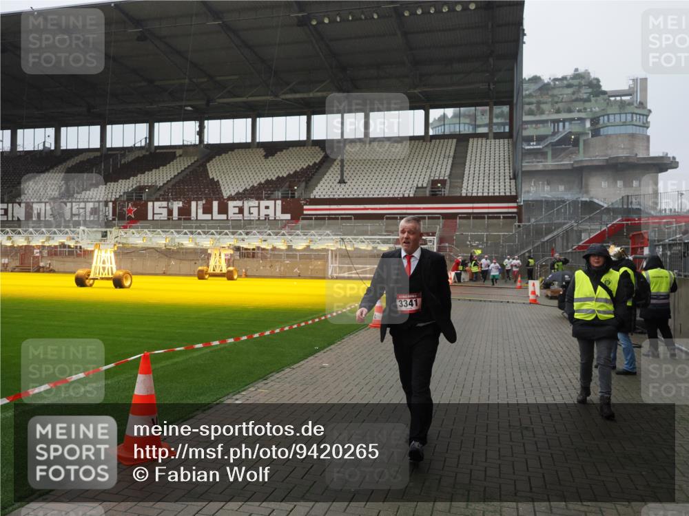 07.12.2025 - St. Pauli X-Mass-Run No. 15 Fabian Wolf http://msf.ph/oto/9420265 07.12.2025 11:38:22 Ziel 2395, 2396, 2715, 3065, 3066, 3341, 3762, 3765 meine-sportfotos.de