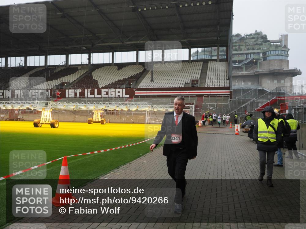 07.12.2025 - St. Pauli X-Mass-Run No. 15 Fabian Wolf http://msf.ph/oto/9420266 07.12.2025 11:38:22 Ziel 2395, 2396, 2715, 3065, 3066, 3341, 3762, 3765 meine-sportfotos.de