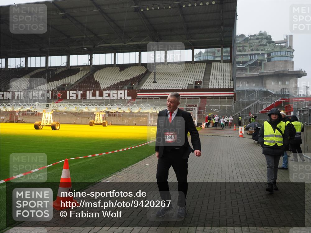 07.12.2025 - St. Pauli X-Mass-Run No. 15 Fabian Wolf http://msf.ph/oto/9420267 07.12.2025 11:38:22 Ziel 2395, 2396, 2715, 3065, 3066, 3341, 3762, 3765 meine-sportfotos.de